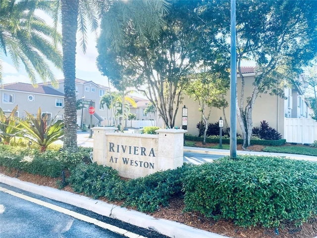 144 Riviera Cir, Weston FL 33326