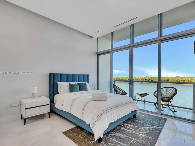 2870 N Ocean Dr, Hollywood FL 33019