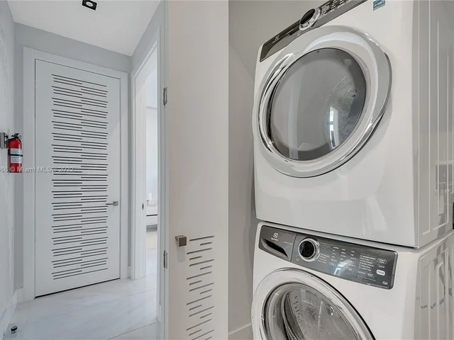 2870 N Ocean Dr, Hollywood FL 33019