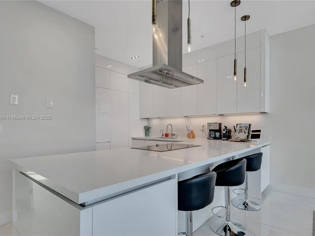 2870 N Ocean Dr, Hollywood FL 33019