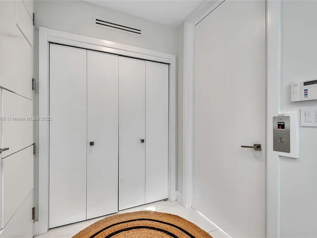 2870 N Ocean Dr, Hollywood FL 33019