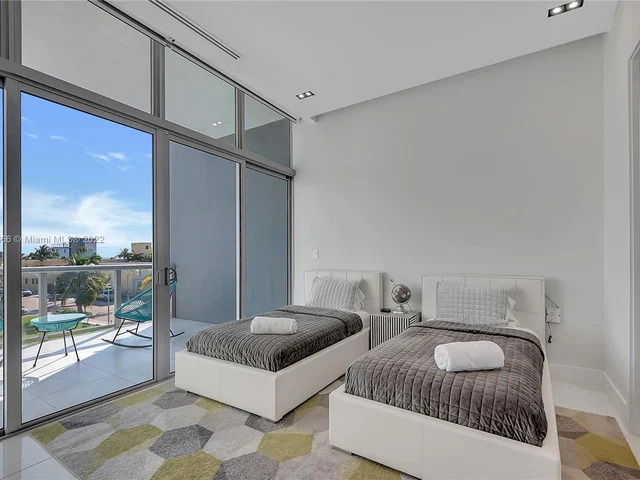 2870 N Ocean Dr, Hollywood FL 33019