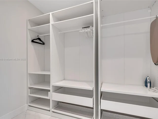 2870 N Ocean Dr, Hollywood FL 33019