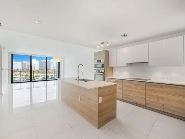 10201 E Bay Harbor Dr, Bay Harbor Islands FL 33154