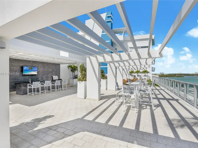 10201 E Bay Harbor Dr, Bay Harbor Islands FL 33154