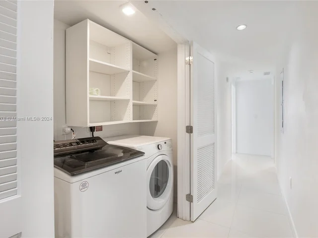 10201 E Bay Harbor Dr, Bay Harbor Islands FL 33154