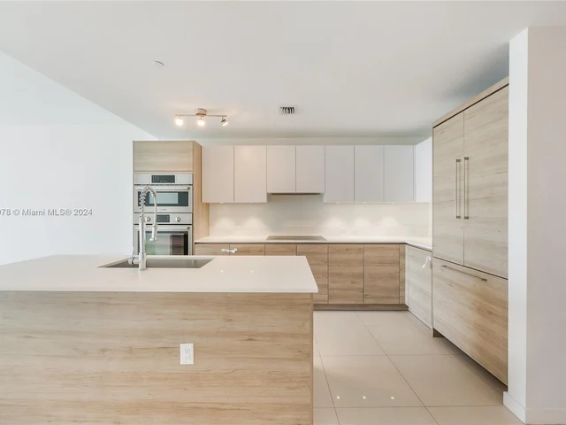 10201 E Bay Harbor Dr, Bay Harbor Islands FL 33154