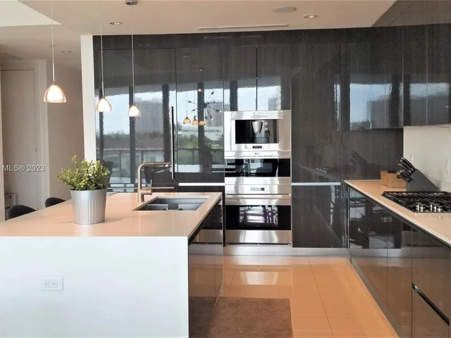 3250 NE 188 St # 401, Aventura FL 33180