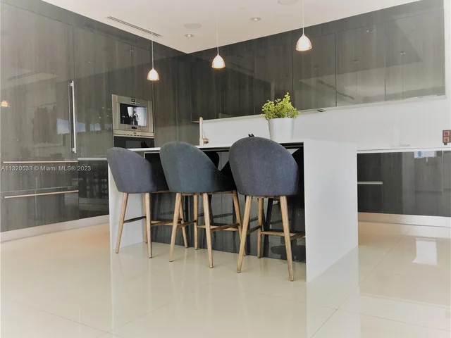 3250 NE 188 St # 401, Aventura FL 33180