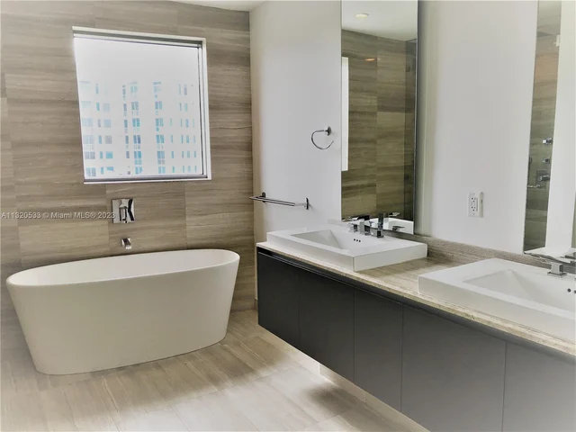 3250 NE 188 St # 401, Aventura FL 33180