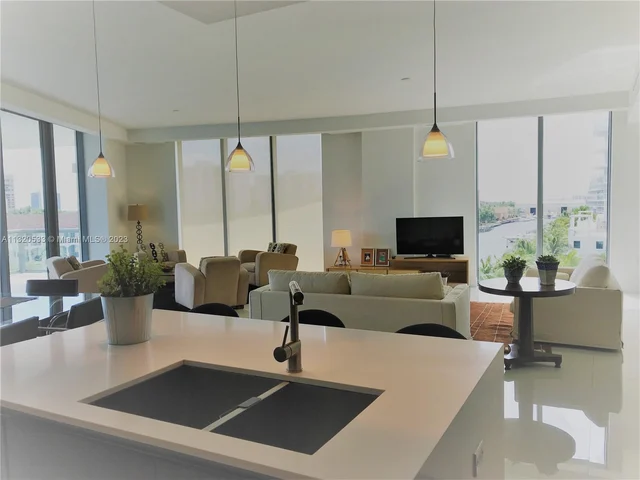 3250 NE 188 St # 401, Aventura FL 33180