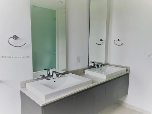 3250 NE 188 St # 401, Aventura FL 33180