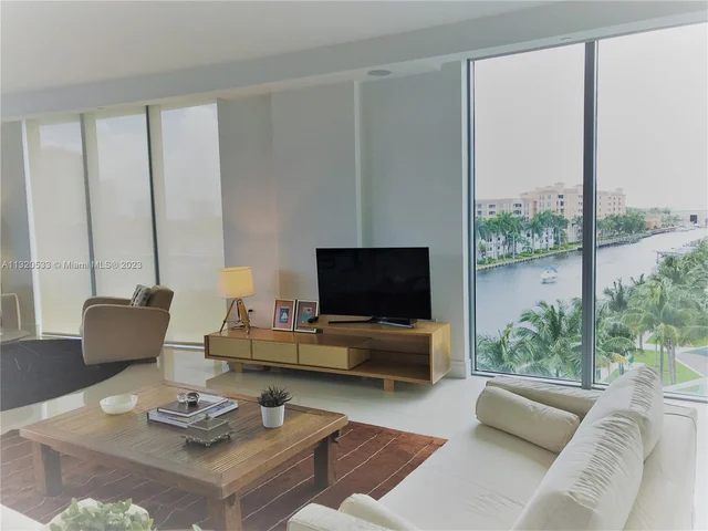 3250 NE 188 St # 401, Aventura FL 33180