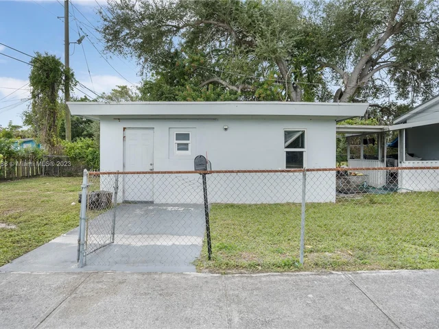 2406 NW 67th St REAR, Miami FL 33147