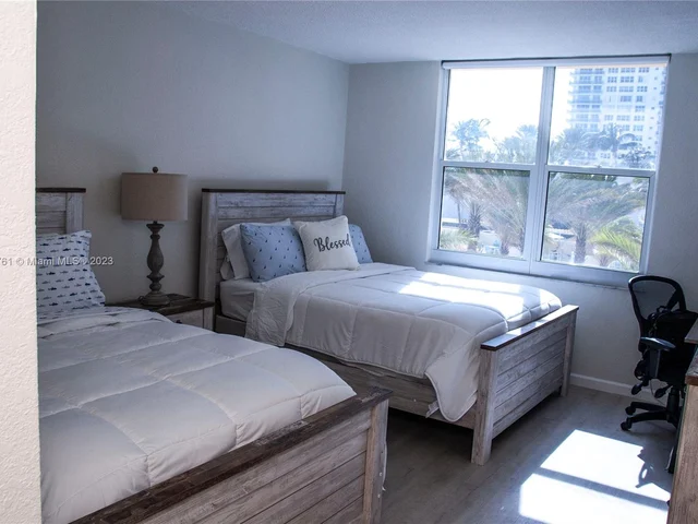 2501 S Ocean Dr, Hollywood FL 33019