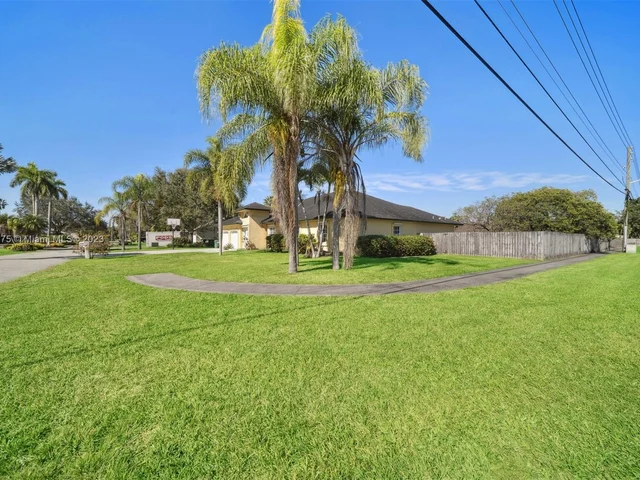 16201 SW 286th St, Homestead FL 33033