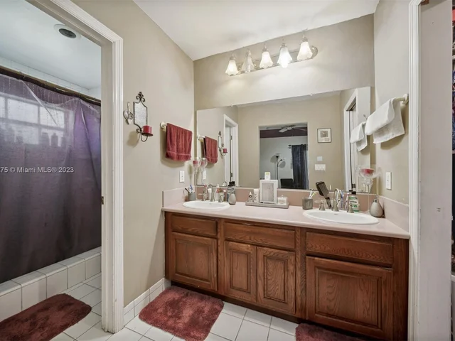 16201 SW 286th St, Homestead FL 33033