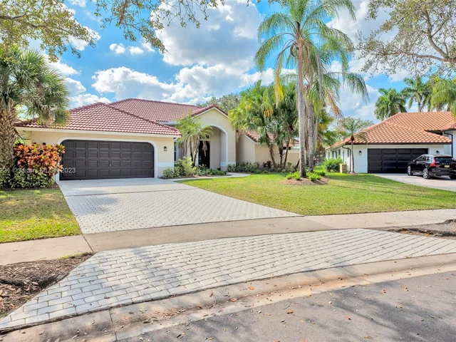 1042 Poplar Cir, Weston FL 33326