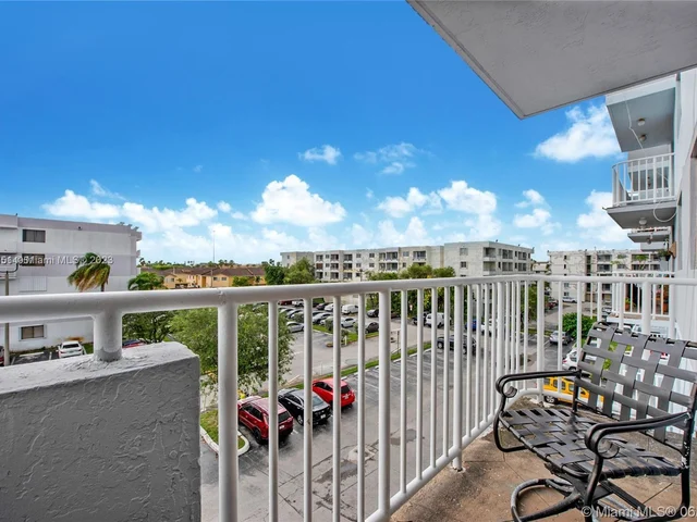 8251 NW 8th St # 414, Miami FL 33126