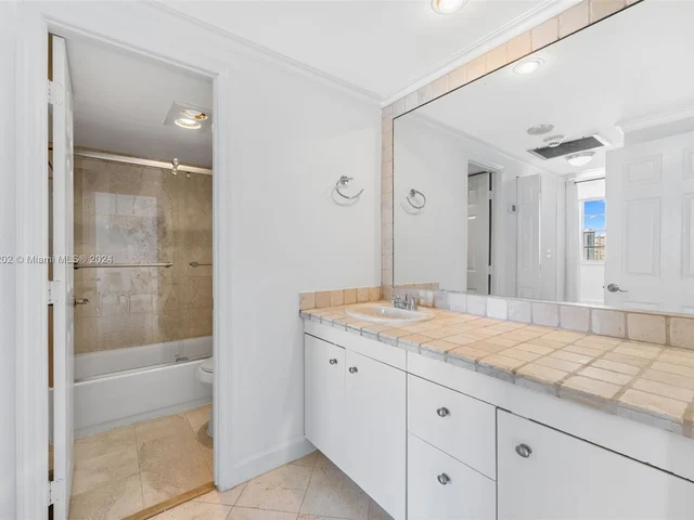 300 Bayview Dr # 1503, Sunny Isles Beach FL 33160