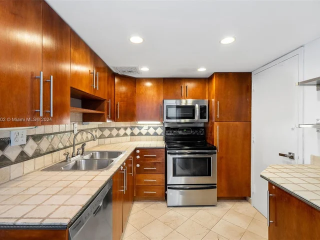 300 Bayview Dr # 1503, Sunny Isles Beach FL 33160