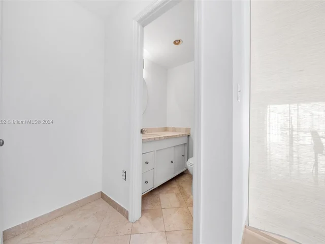 300 Bayview Dr # 1503, Sunny Isles Beach FL 33160