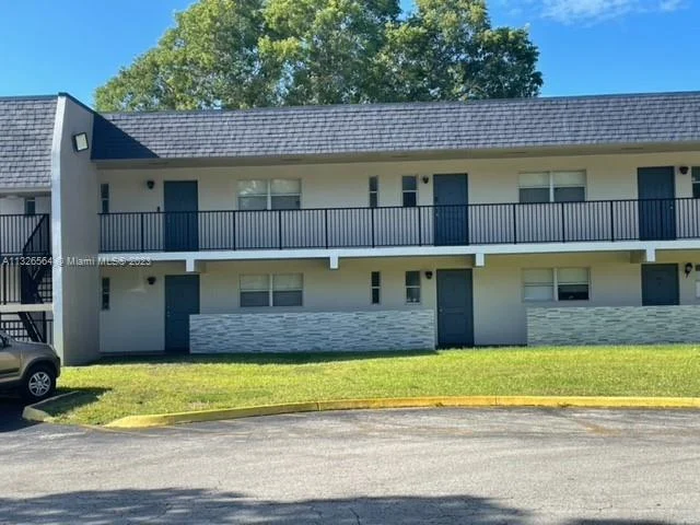 7900 Fairview Dr # 202, Tamarac FL 33321