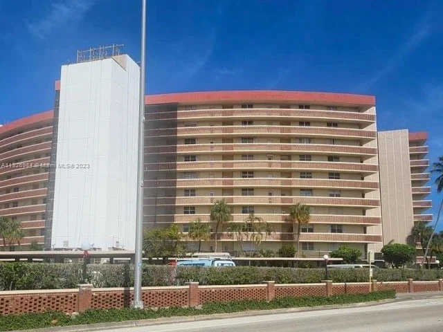 2731 NE 14th Street Cswy # 215, Pompano Beach FL 33062