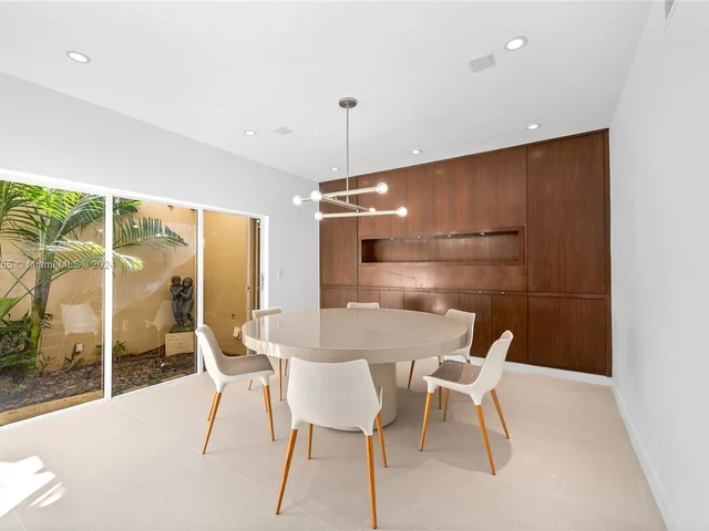 3051 N 35th St, Hollywood FL 33021