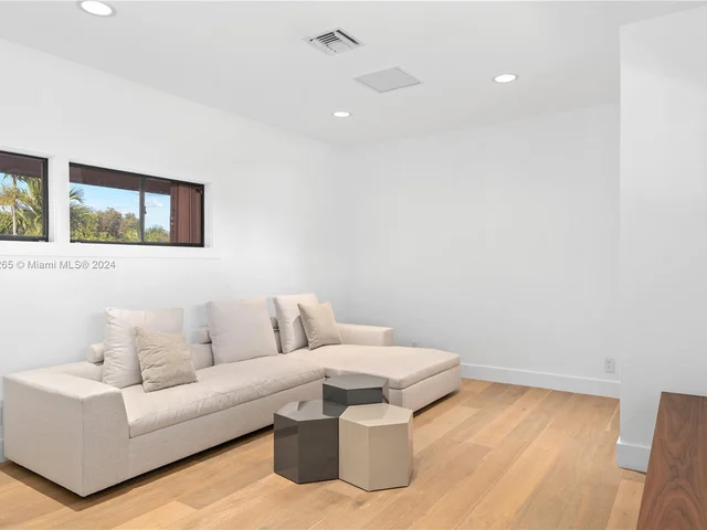 3051 N 35th St, Hollywood FL 33021