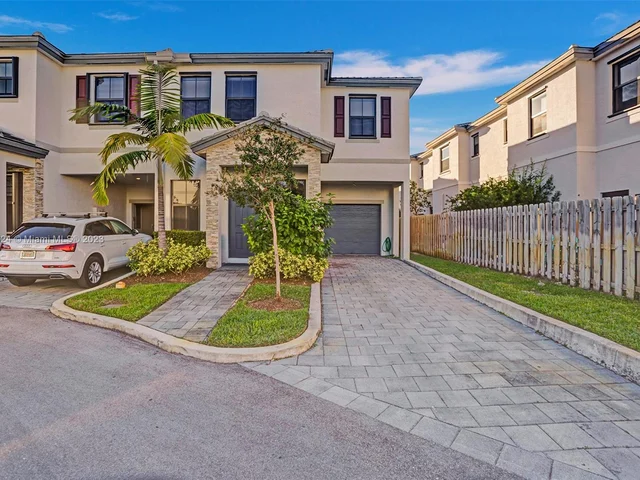 2823 SW 16th Ter, Fort Lauderdale FL 33315