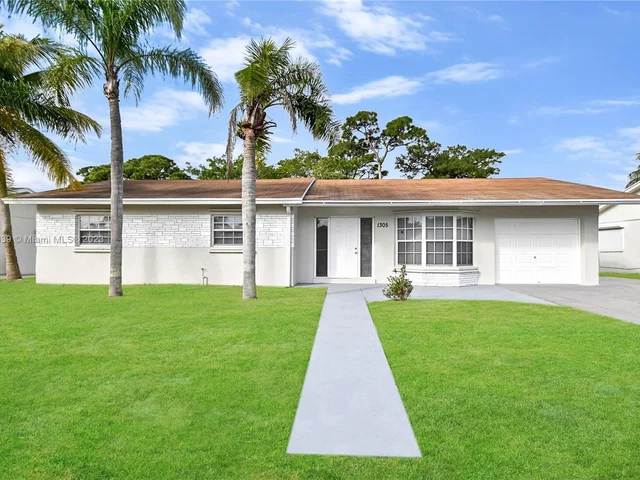 1305 NW 7th St, Boynton Beach FL 33426
