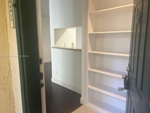 949 Riverside Dr # 421, Coral Springs FL 33071