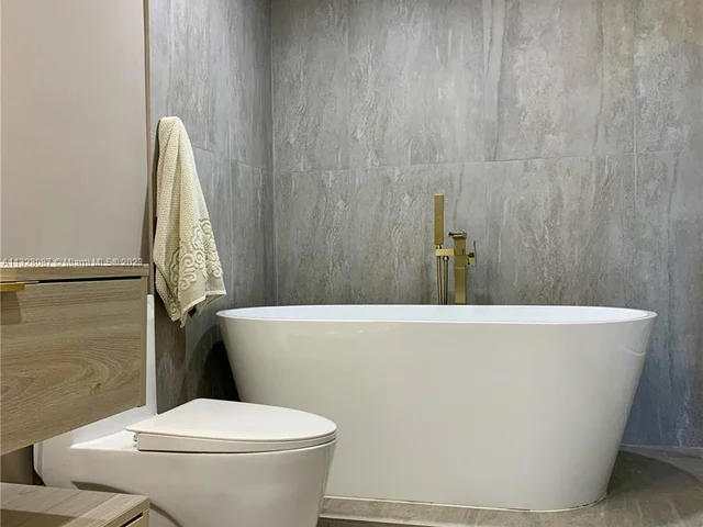 1800 NE 114th St # 2309, Miami FL 33181