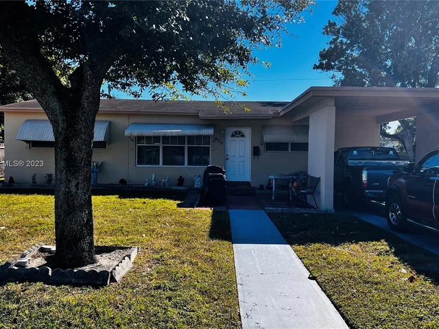 650 W 39 Place, Hialeah FL 33012