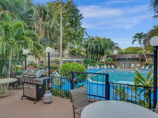 3430 NW 52nd Ave # 302, Lauderdale Lakes FL 33319