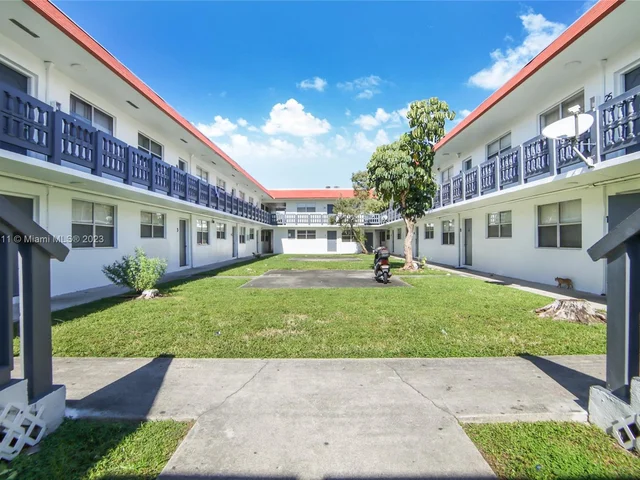 111 NW 152nd St # 10, Miami FL 33169