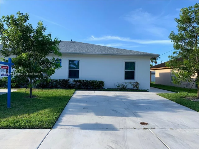 740 NW 6th St # B, Hallandale Beach FL 33009