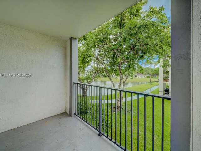 4360 NW 107th Ave # 207, Doral FL 33178