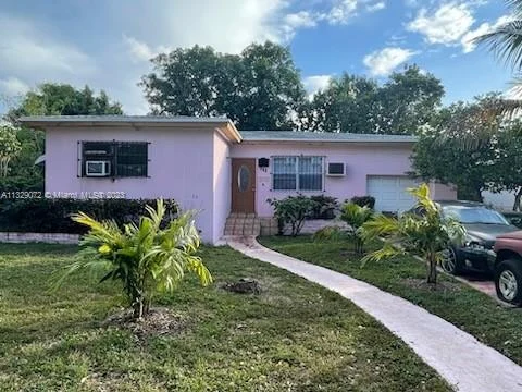 840 NE 147th St, North Miami FL 33161