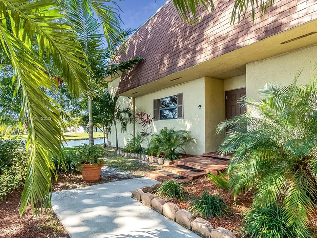 8980 Palm Tree Ln # 8980, Pembroke Pines FL 33024