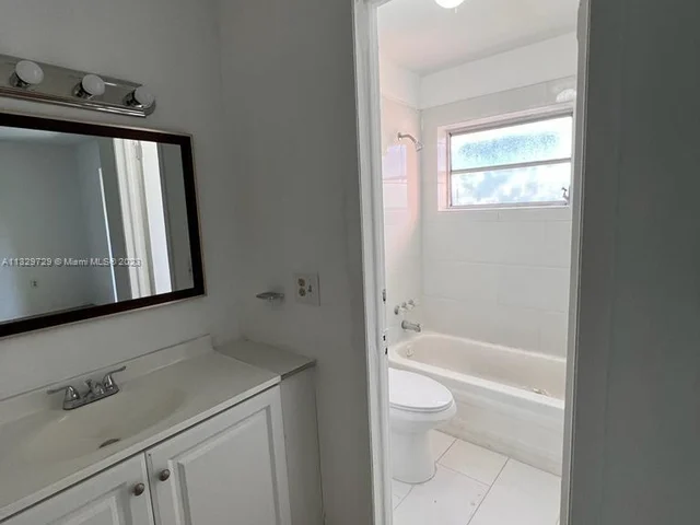 20520 NW 15th Ave # 221, Miami Gardens FL 33169