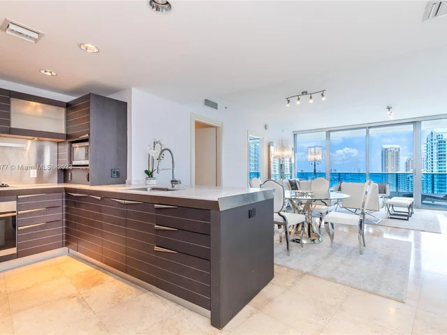 200 Biscayne Boulevard Way # 3103, Miami FL 33131