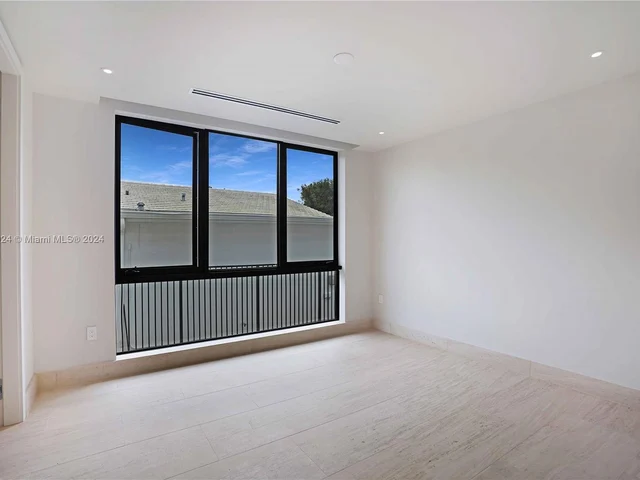 7621 NE 8th Ave, Miami FL 33138