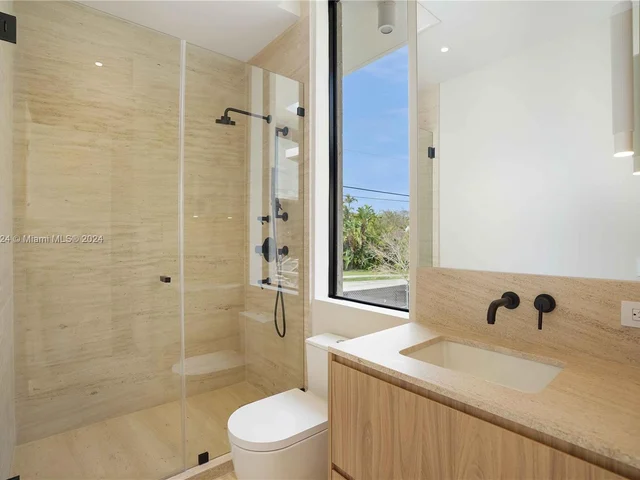 7621 NE 8th Ave, Miami FL 33138