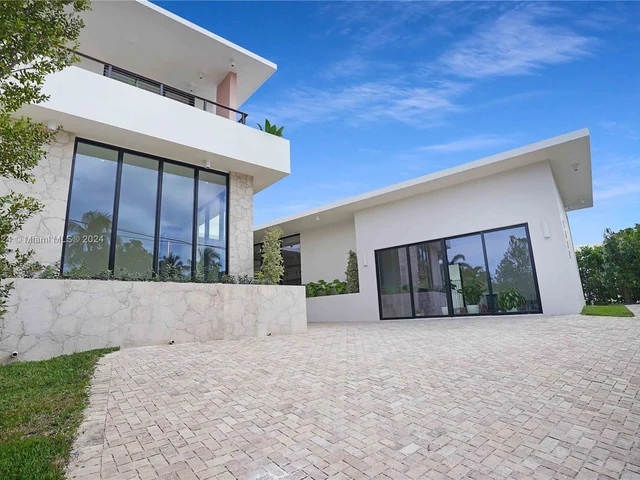 7621 NE 8th Ave, Miami FL 33138