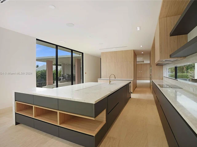 7621 NE 8th Ave, Miami FL 33138