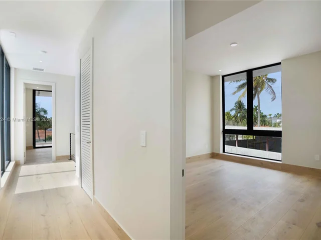 7621 NE 8th Ave, Miami FL 33138