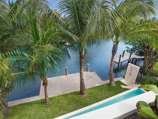 7621 NE 8th Ave, Miami FL 33138