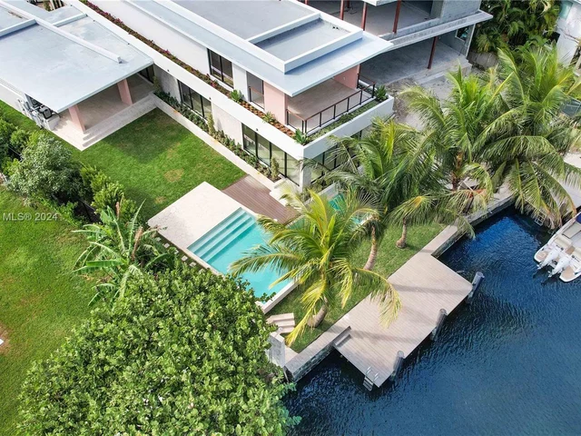 7621 NE 8th Ave, Miami FL 33138